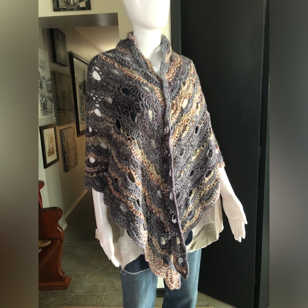 EUC Women’s Handmade Shawl